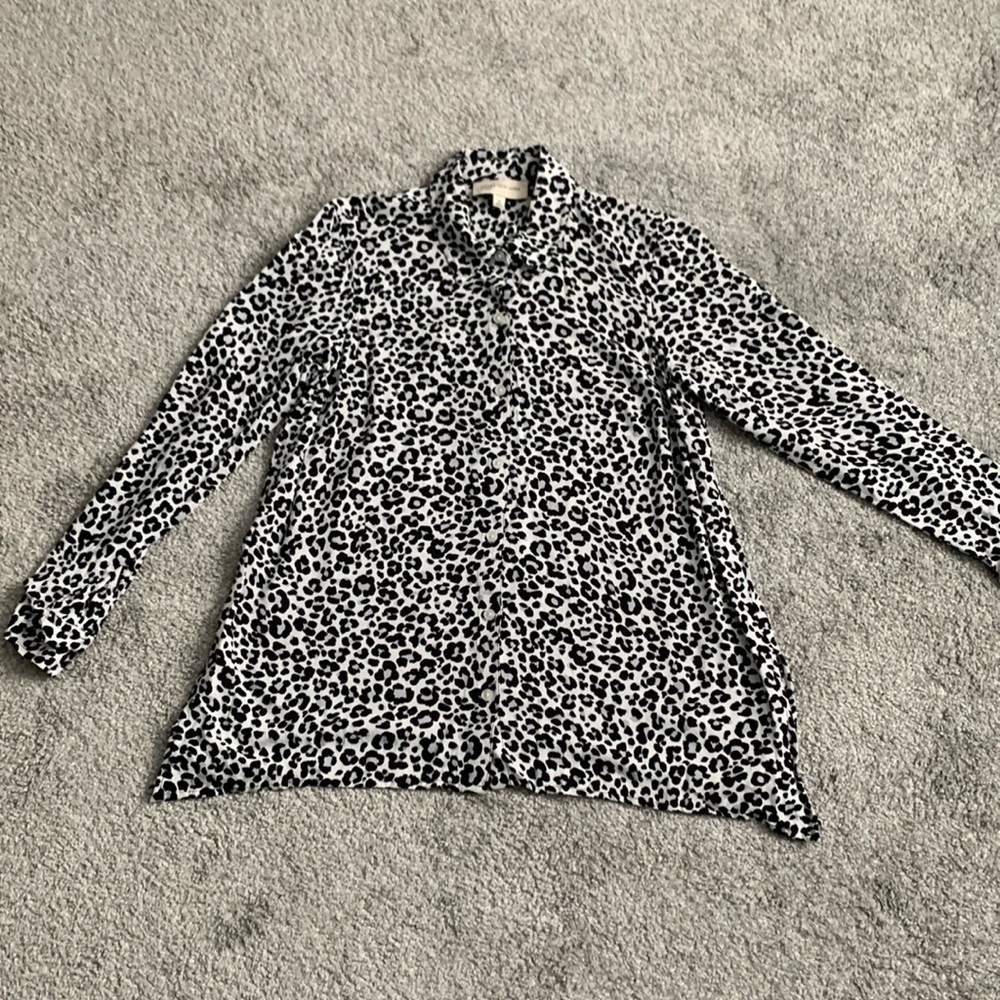 Jones New York Sport Cheetah white black gray button down women’s size medium
